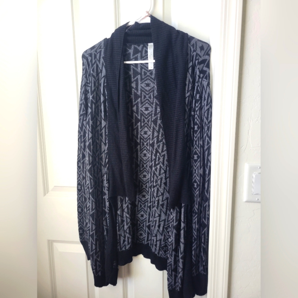 Black and Gray Patterned Women's Sweater